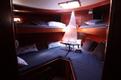V berth cabin