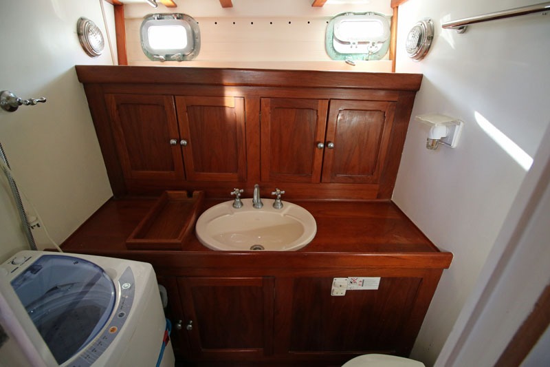 Guests-Bathroom