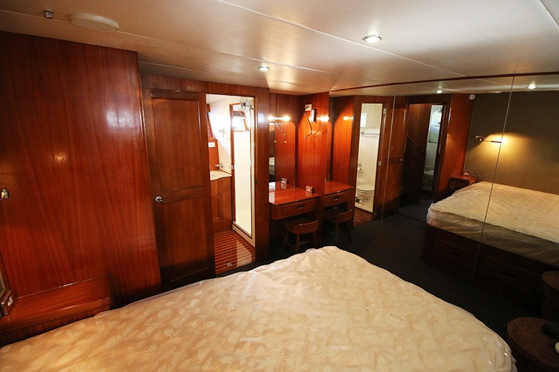 Midship-cabin