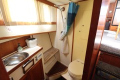 Forward bathroom - starboard side